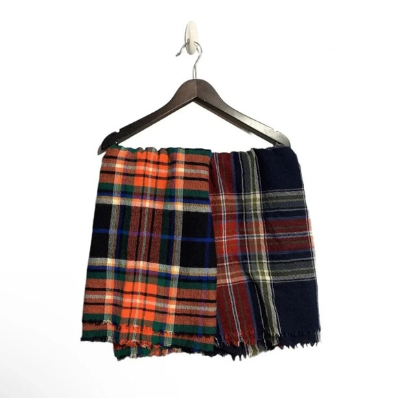 2 Banana Republic Large Plaid Scarves - Picture 1 of 7